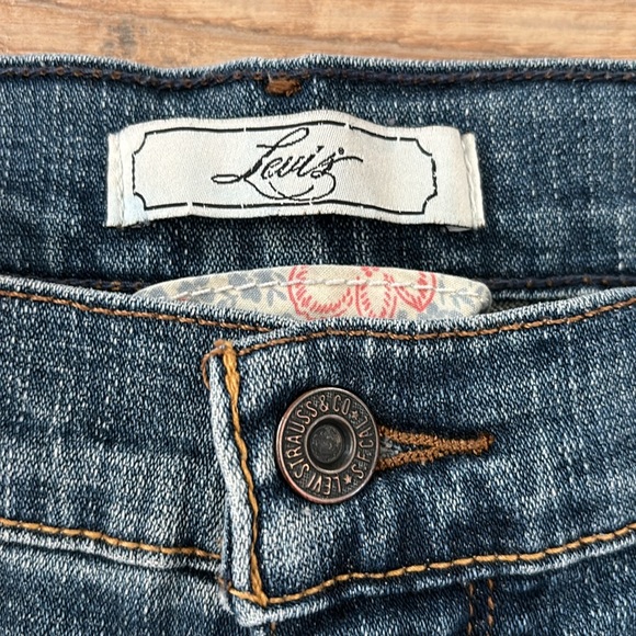 Levi’s Women’s Size 12 High Rise Bermuda Denim Shorts - Picture 4 of 11